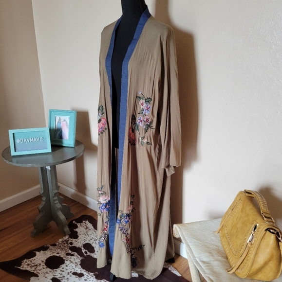 SALE‼️SECRET GARDEN Embroidered Floral Kimono - Picture 5 of 12